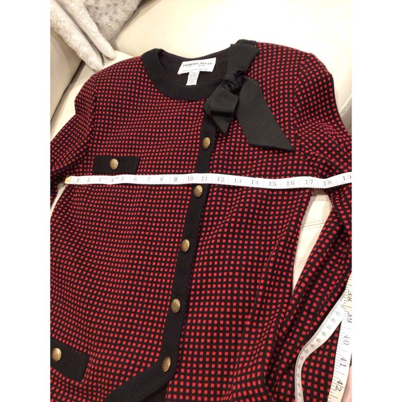 Vintage sweater jacket from Italy size 10 red and black beautiful buttons - Picture 5 of 8